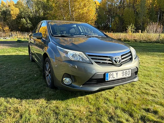 Toyota Avensis 2012 photo 2