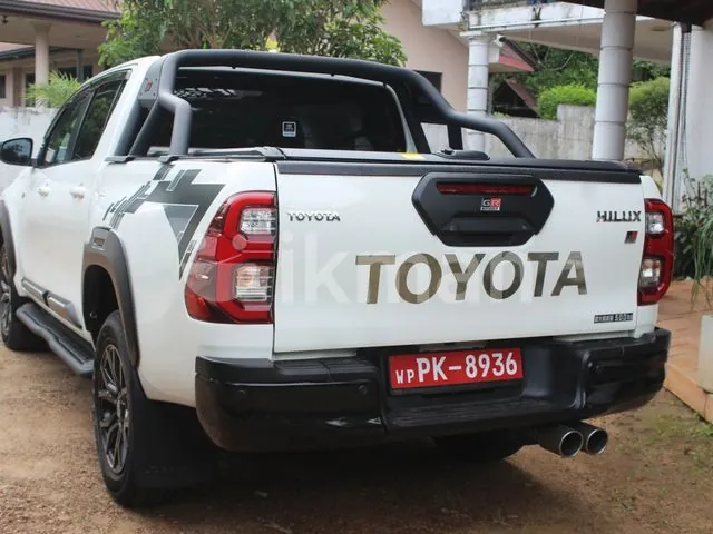 Toyota Hilux 2023 photo 3