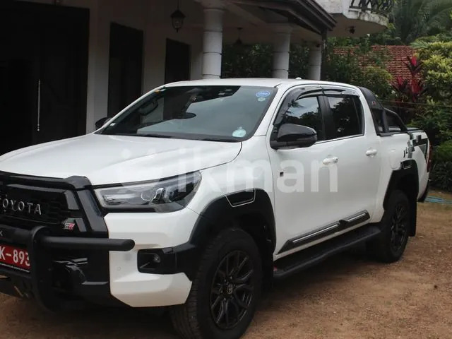 Toyota Hilux 2023 photo 2