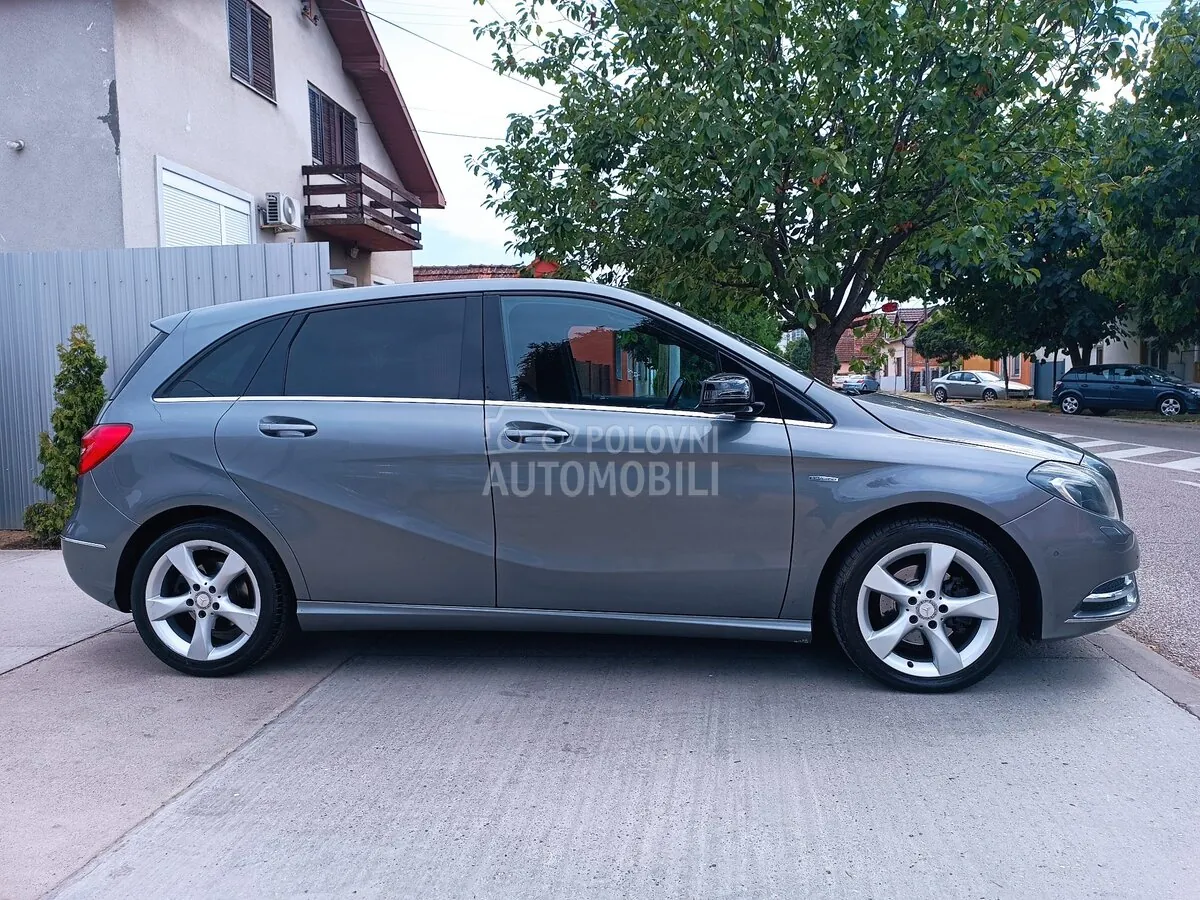 Mercedes-Benz B 180 2012 photo 4