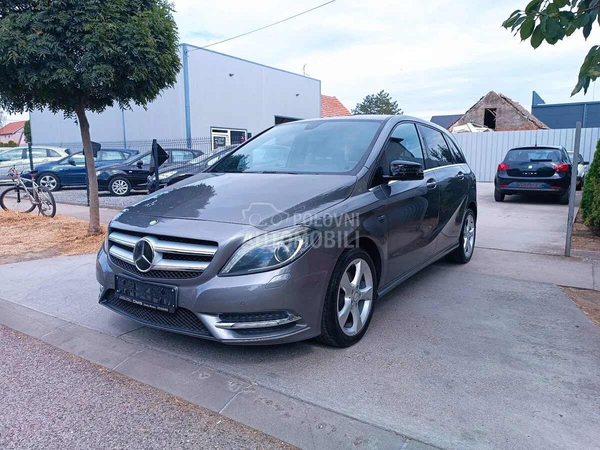 Mercedes-Benz B 180