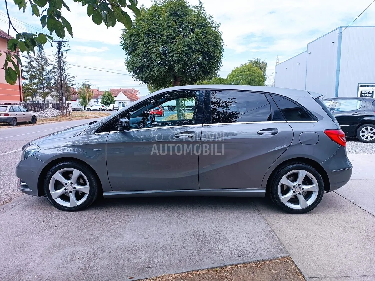 Mercedes-Benz B 180 2012 photo 5