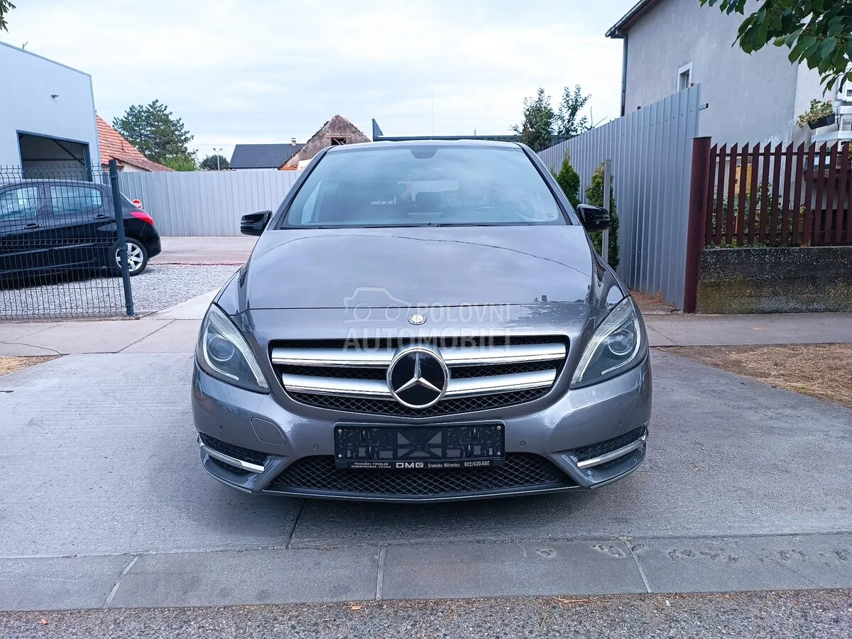 Mercedes-Benz B 180 2012 photo 3
