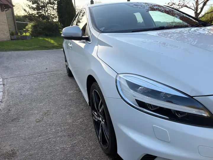 Volvo V40 2018 photo 2