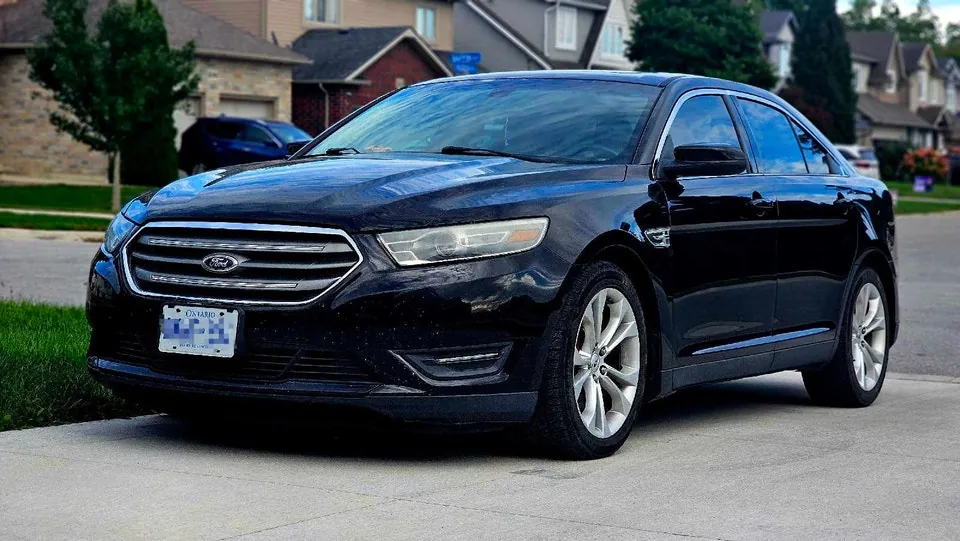 Ford Taurus 2013 photo 2