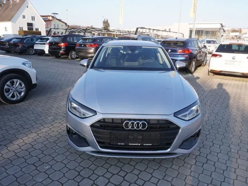 Audi A4 2022 photo 2