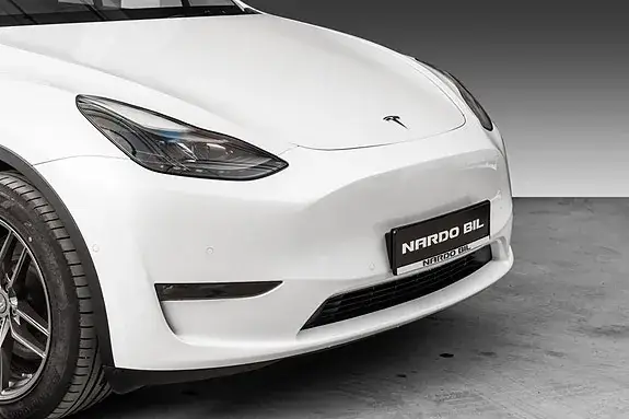 Tesla Model Y 2021 photo 2