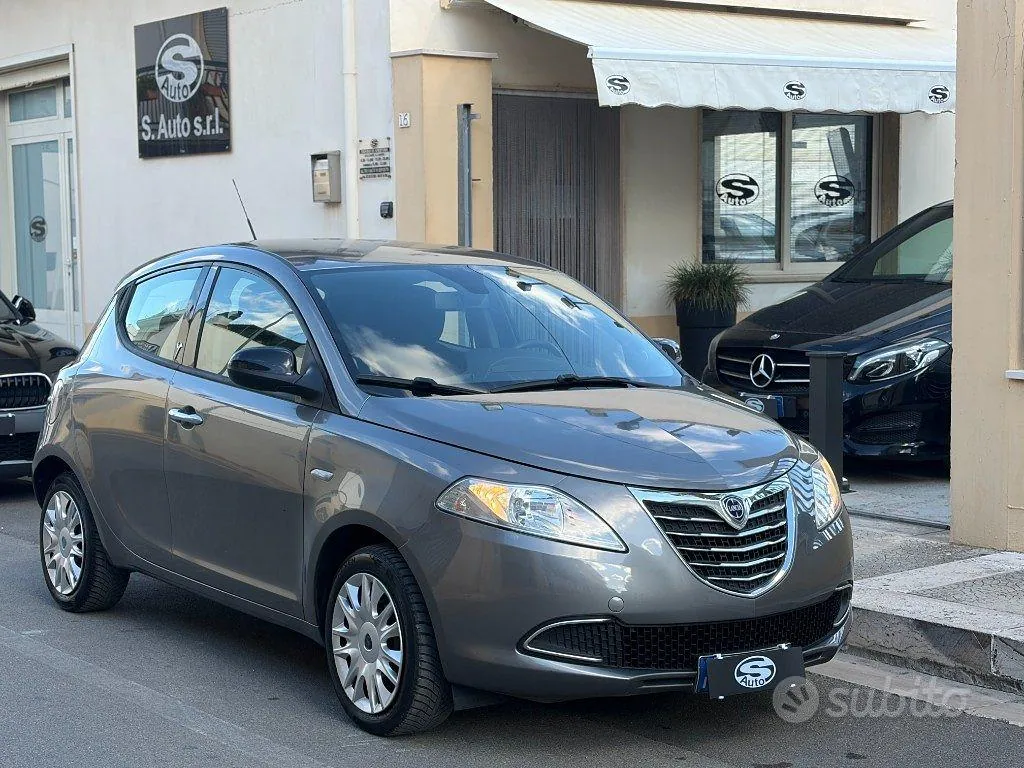 Lancia Ypsilon