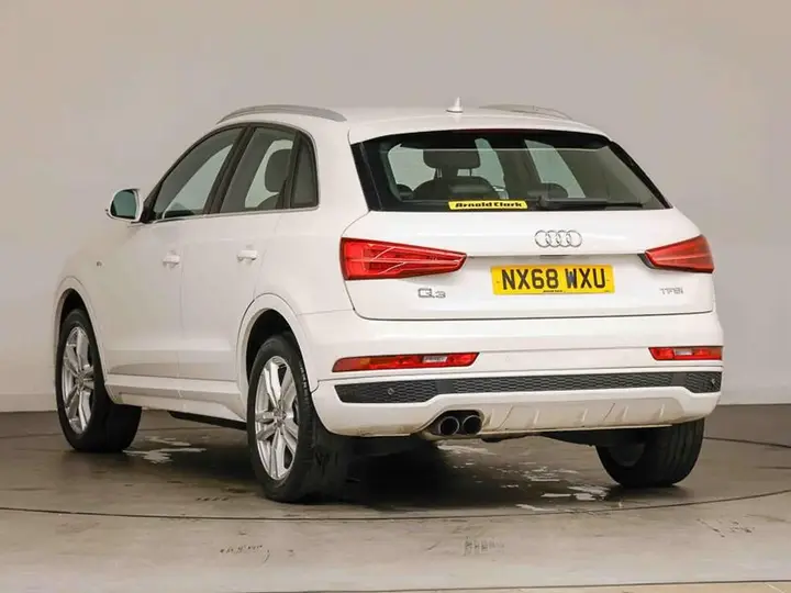 Audi Q3 2018 photo 2