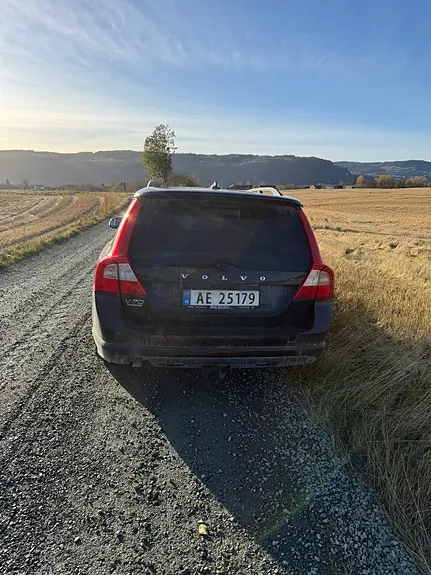Volvo V70 2010 photo 2