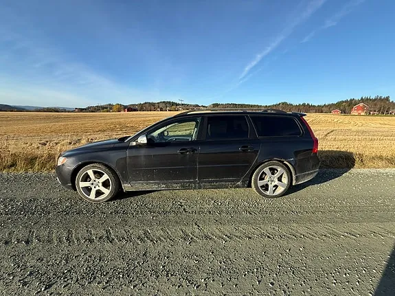 Volvo V70 2010 photo 3