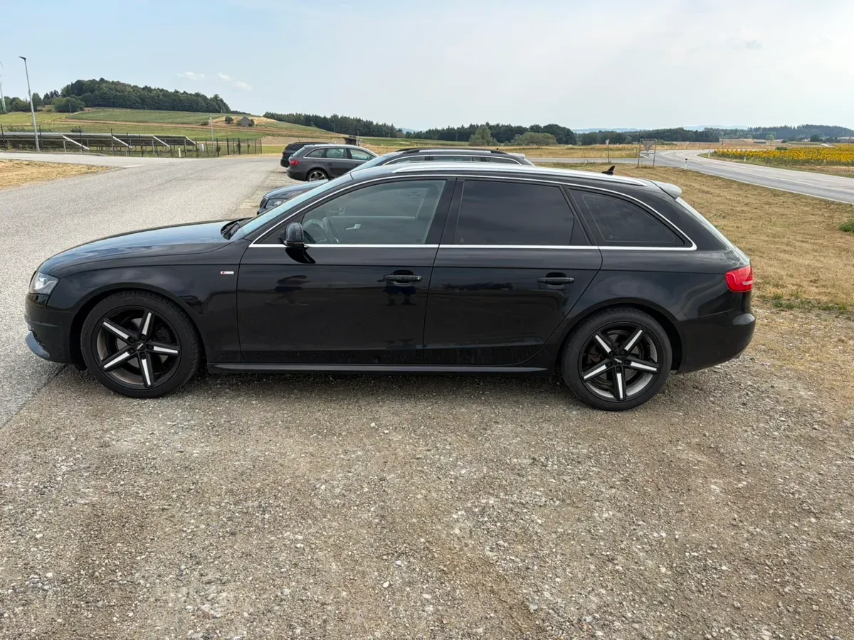 Audi A4 2011 photo 3
