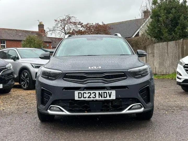 Kia Stonic 2023 photo 2