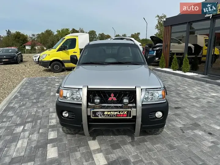 Mitsubishi Pajero Sport 2003 photo 2