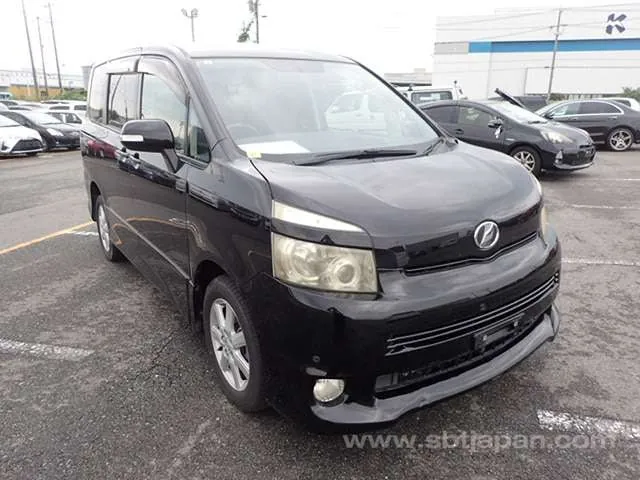 Toyota Voxy Zs