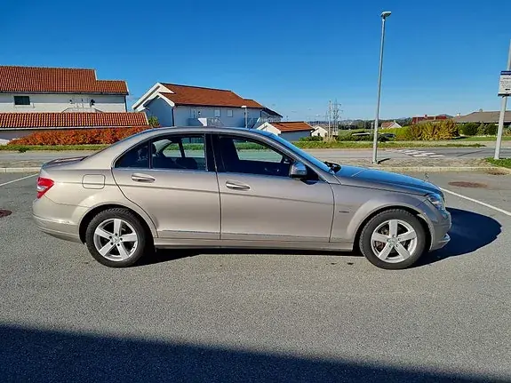 Mercedes-Benz C220 2007 photo 4