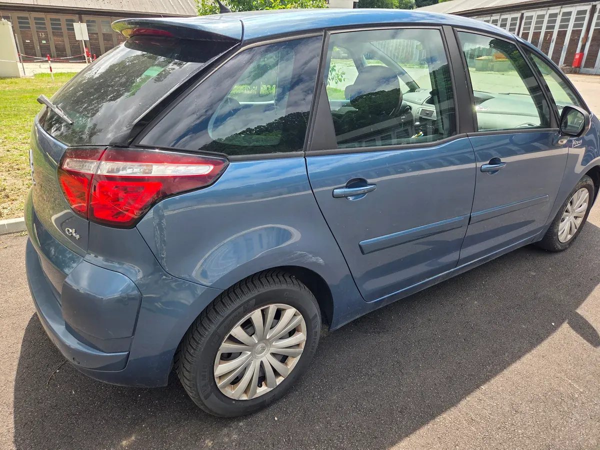 Citroen C4 Picasso 2011 photo 2