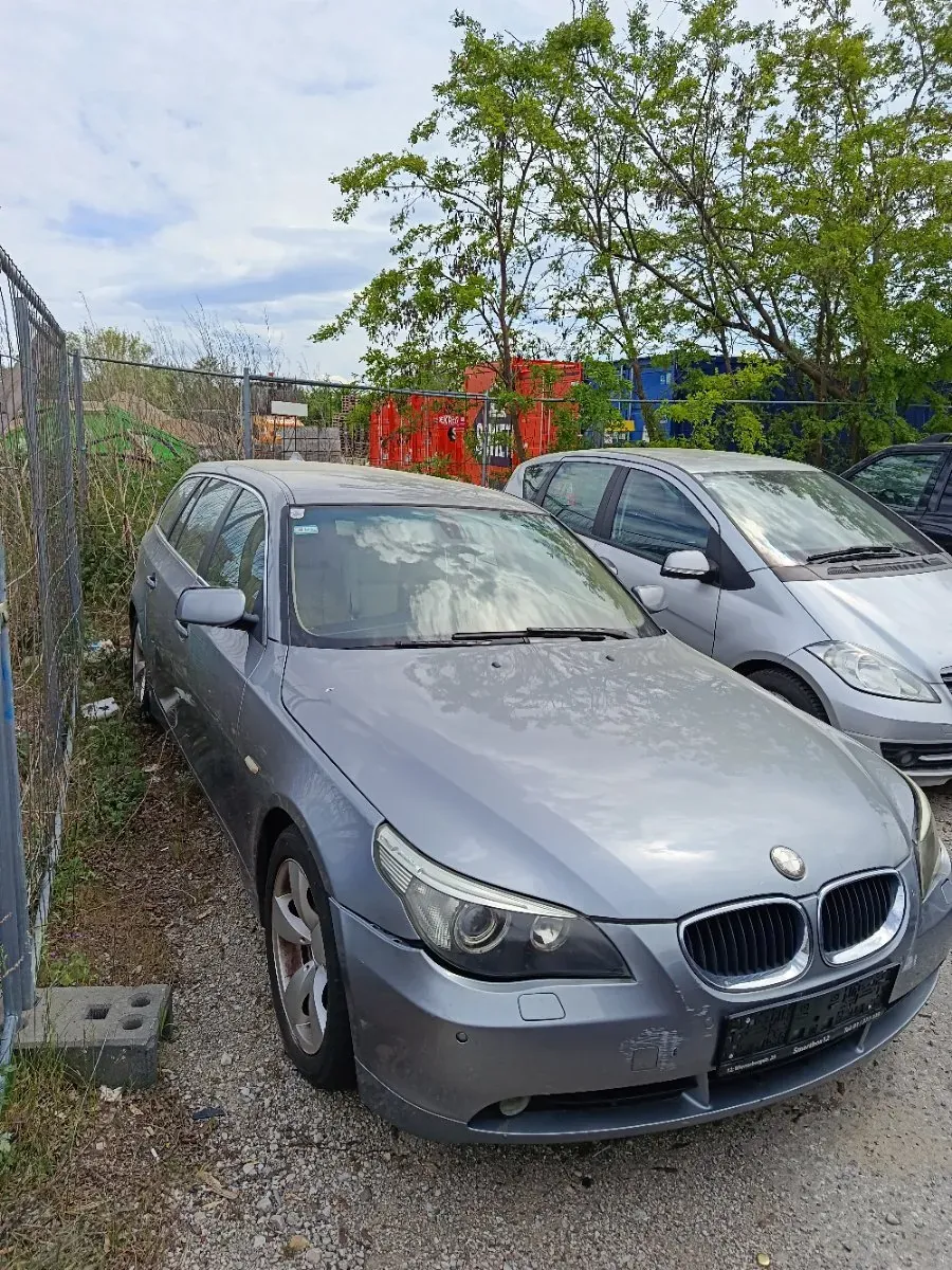 BMW 5 Series 2004 photo 2