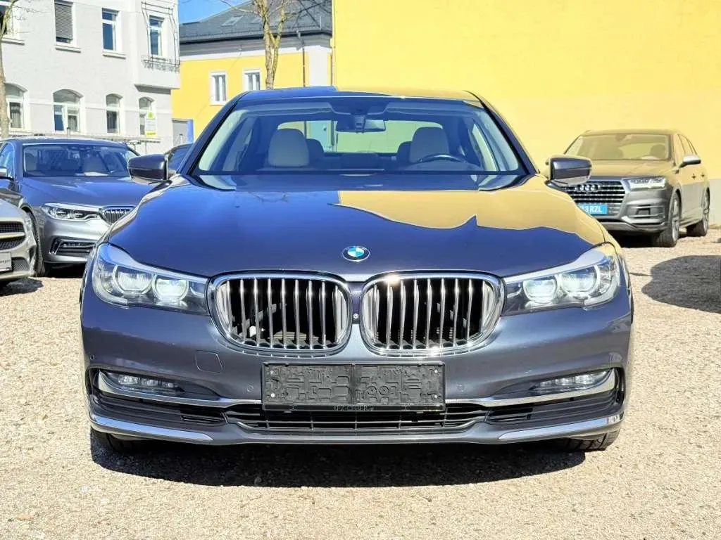 BMW 7 Series 2017 photo 2