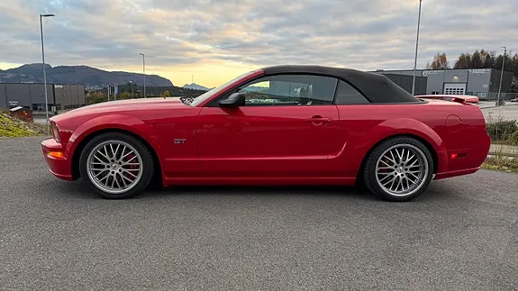 Ford Mustang 2005 photo 2