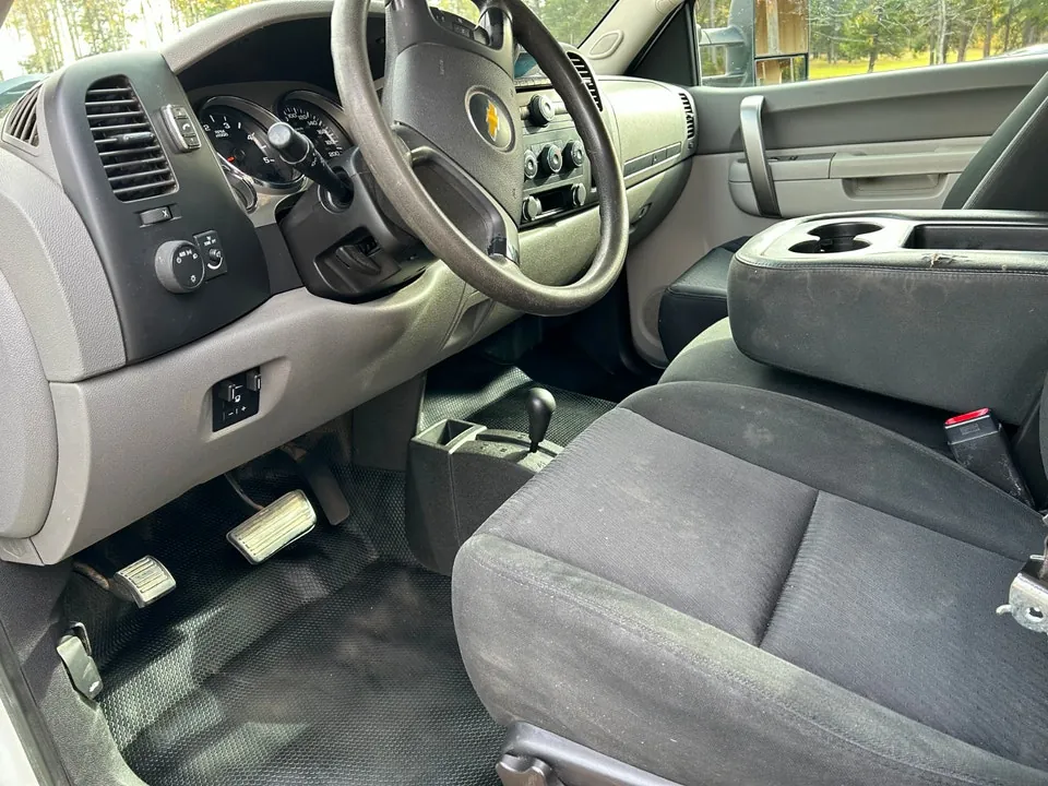 Chevrolet Silverado 3500 2013 photo 2