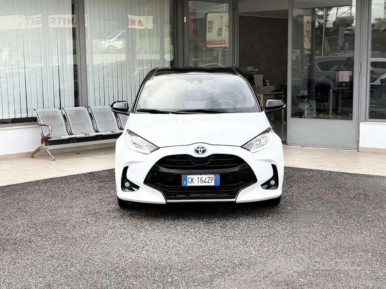 Toyota Yaris 2022 photo 2