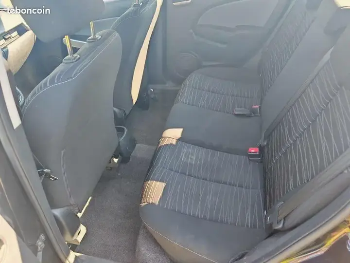 Mazda 2 2010 photo 5