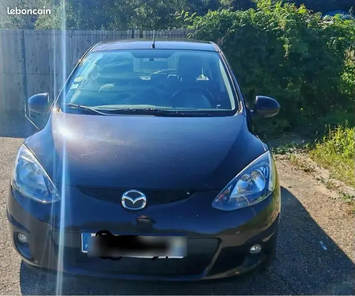 Mazda 2 2010 photo 2