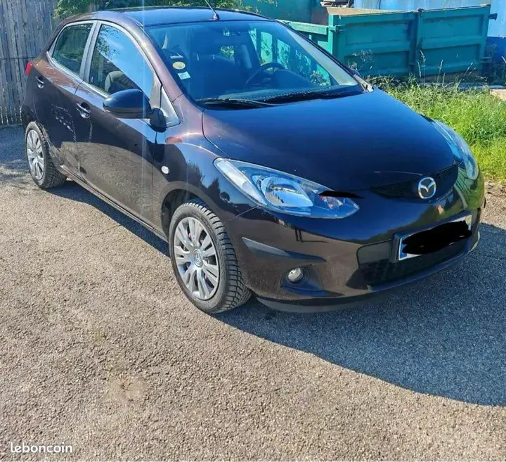 Mazda 2 2010 photo 3