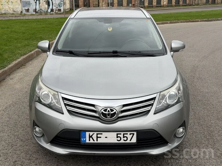 Toyota Avensis 2014 photo 2