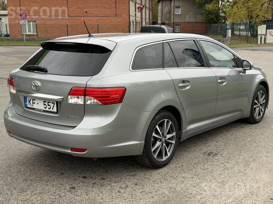 Toyota Avensis 2014 photo 4