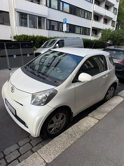 Toyota Iq 2011 photo 2