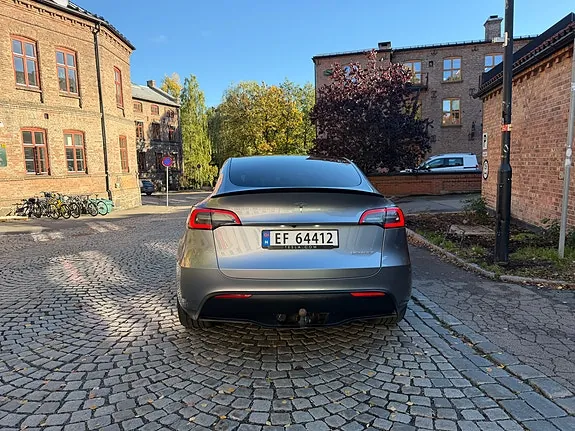 Tesla Model Y 2023 photo 4