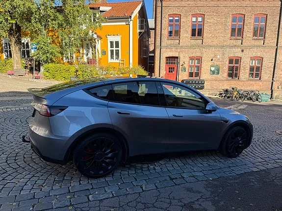 Tesla Model Y 2023 photo 3
