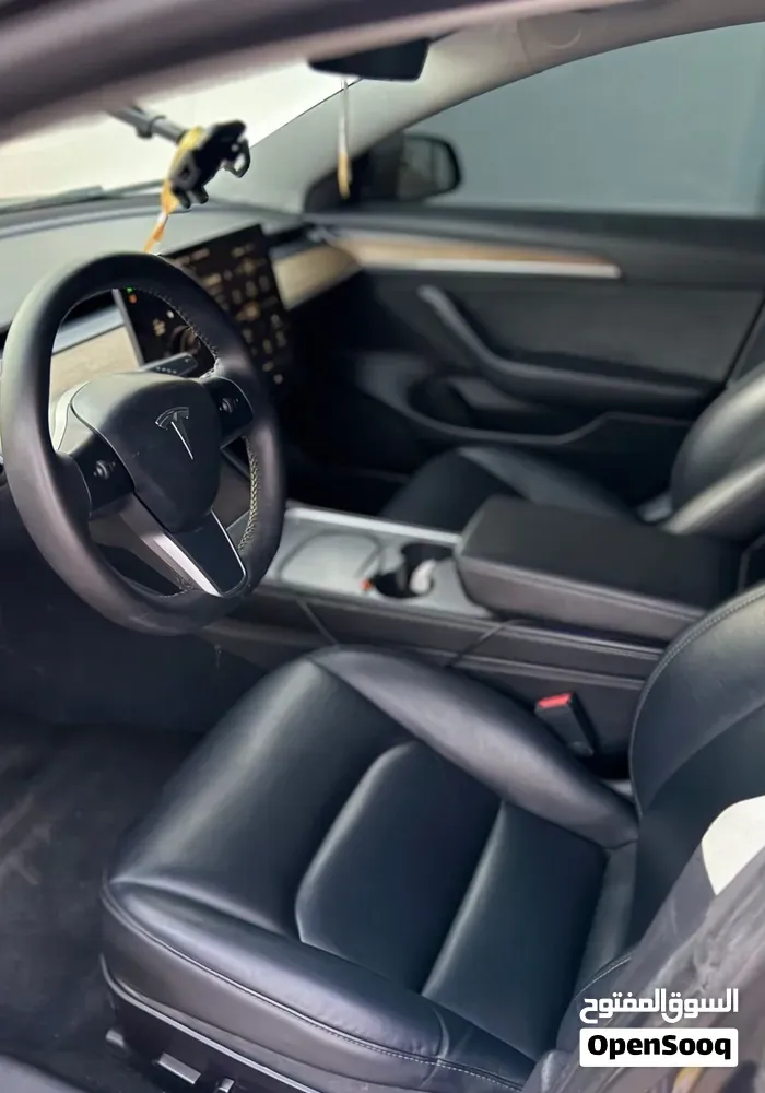 Tesla Model 3 2023 photo 2