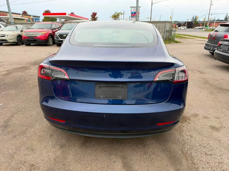 Tesla Model 3 2023 photo 4