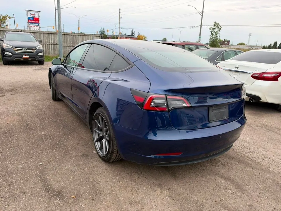 Tesla Model 3 2023 photo 3