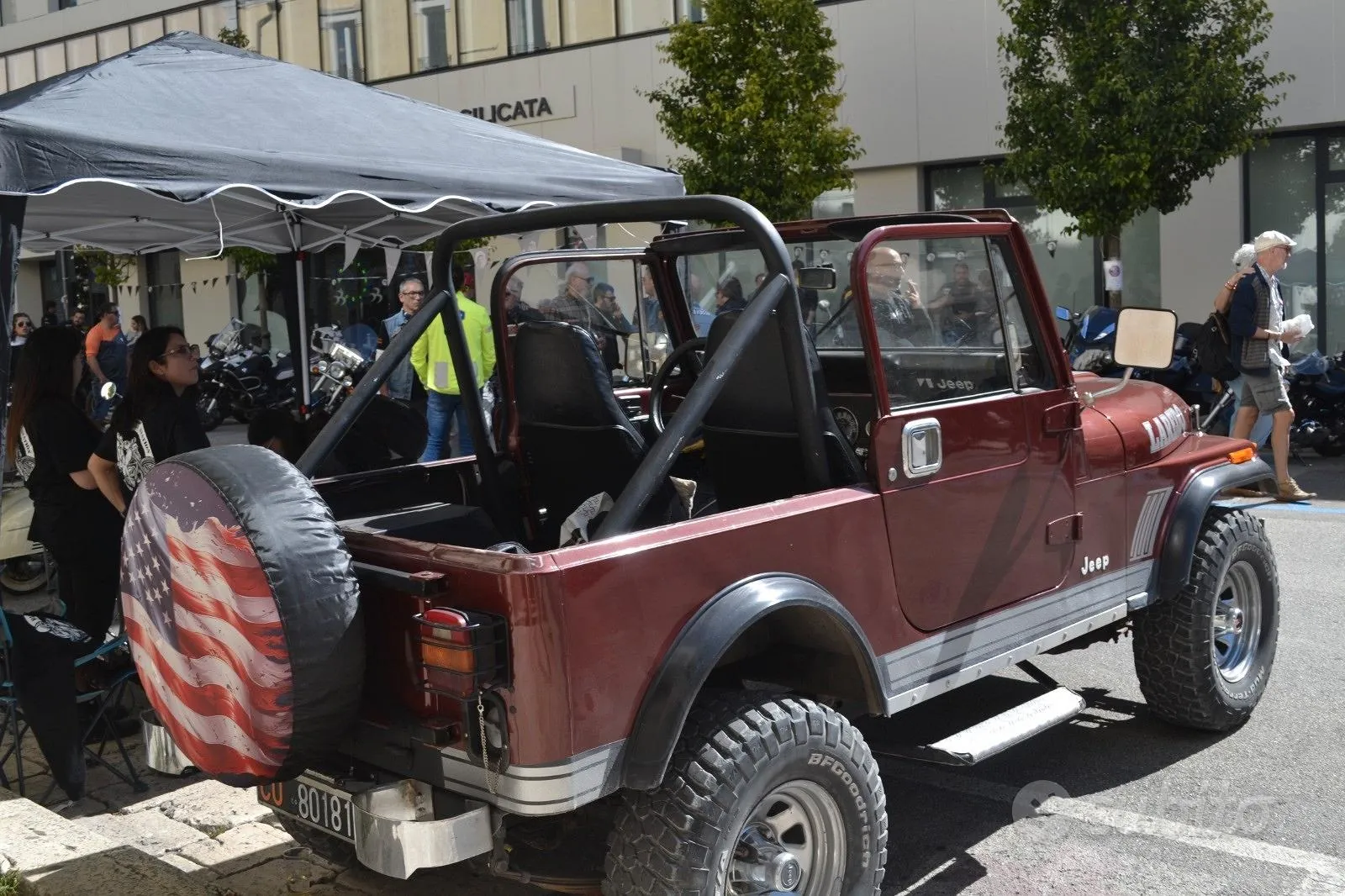 Jeep Laredo 1985 photo 4
