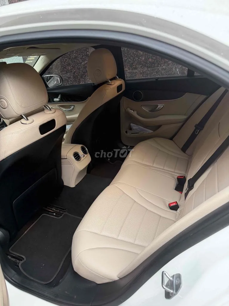 Mercedes-Benz C-Class 2019 photo 4