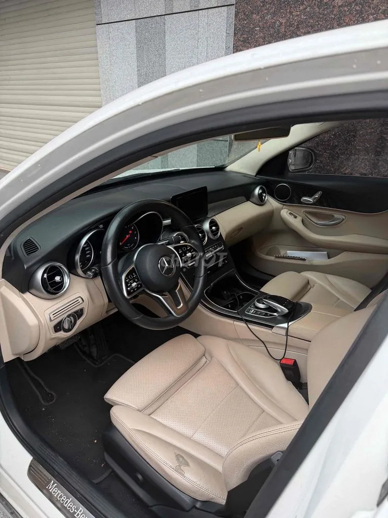 Mercedes-Benz C-Class 2019 photo 3