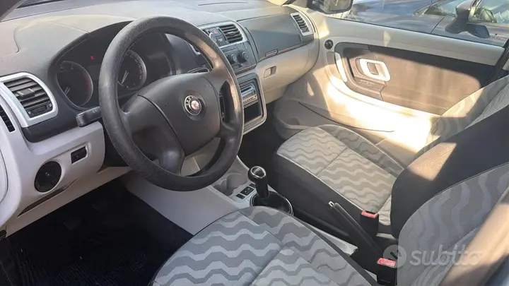 Skoda Fabia 2008 photo 3