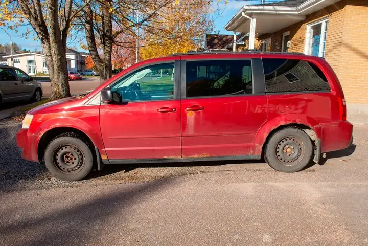 Dodge Grand Caravan 2010 photo 2
