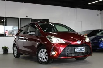 Toyota Vitz 2017 photo 2