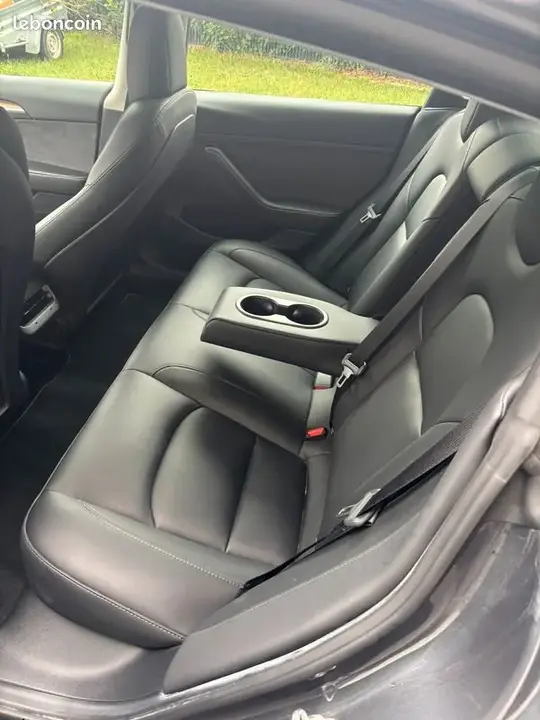 Tesla Model 3 2022 photo 2