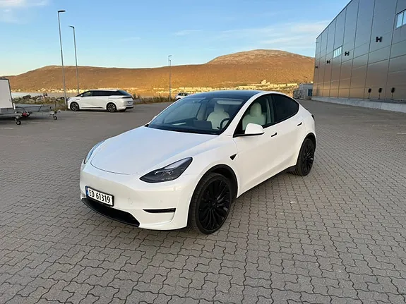 Tesla Model Y 2022 photo 2