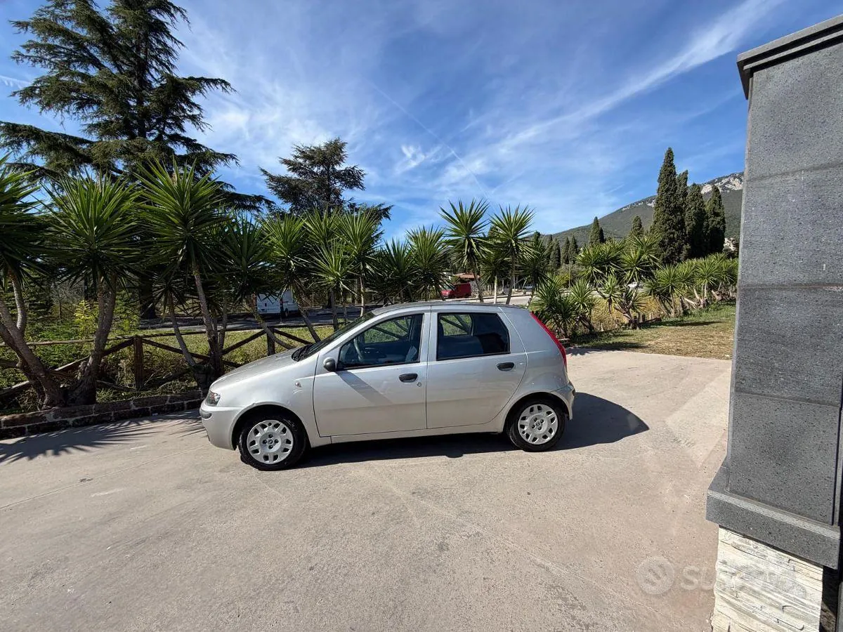 Fiat Punto 2002 photo 2