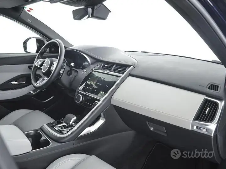 Jaguar E-Pace 2023 photo 3