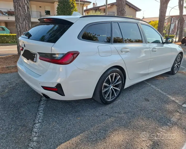 BMW 3 Series 2022 photo 4