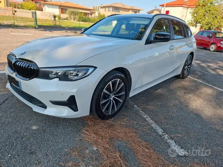 BMW 3 Series 2022 photo 2