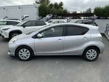 Toyota Aqua 2013 photo 5